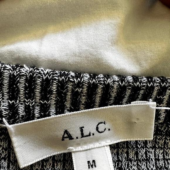 ALC Short Sleeve Cashmere Wool blend sweater size m white trim on sleeve snaps - Picture 6 of 6